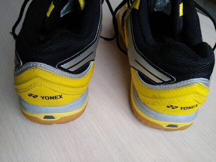 Кроссовки yonex. 44р
