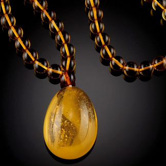 Кулон из натурального янтаря 