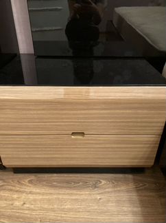 Кровать и прикроватные тумбы