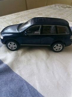 Модель автомобиля volkswagen touareg, 1:24