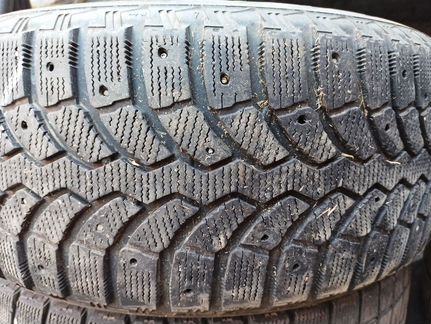 Одна шина 215 55 R16 Bridgestone Blizzak Spike-01