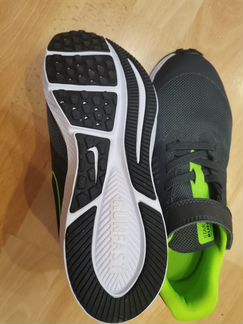 Новые кроссовки Nike 32 р