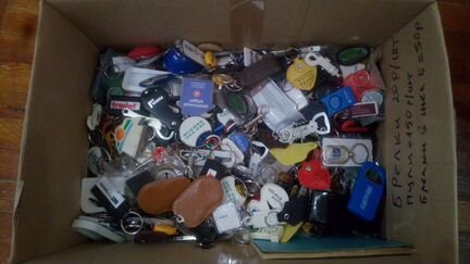 Брелки разные много