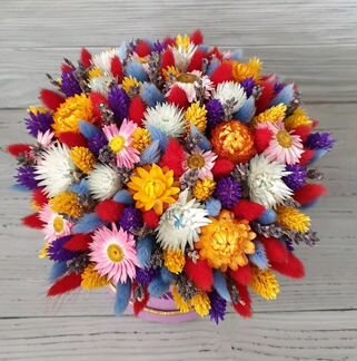 Сухоцветы в шляпной коробке