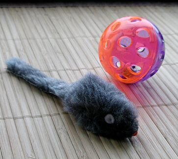 Подарки для кота - пара игрушек