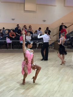 Платье для бальных танцев