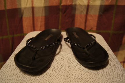 Шлепанцы со стразами, 39 размер