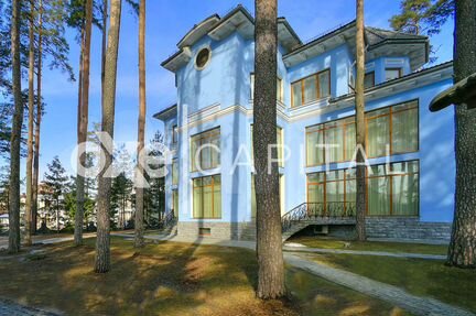 Дом 1100 м² на участке 20 сот.