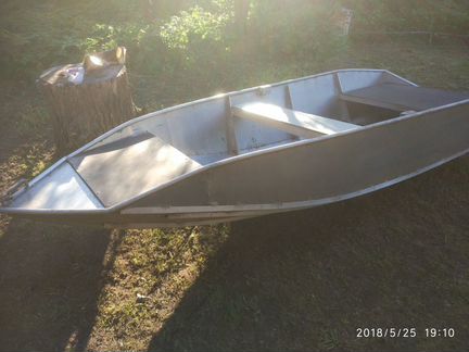 Лодка алюминиевая