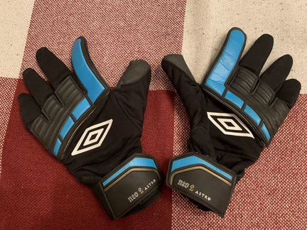 Гетры, перчатки вратарские, щитки футбольные