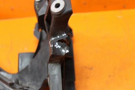 Кронштейн фары Audi Q5 8R 2008-2017