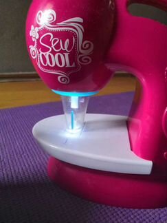 Детская игрушечная швейная машинка sew cool