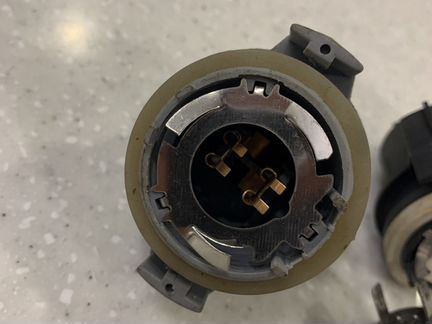 Цоколь галогеновой лампы BMW e46