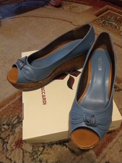 Продам босоножки